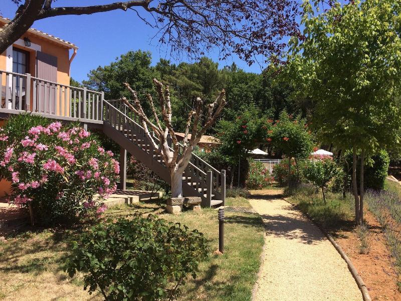 Hotel Les Ambres Roussillon en Isere Esterno foto