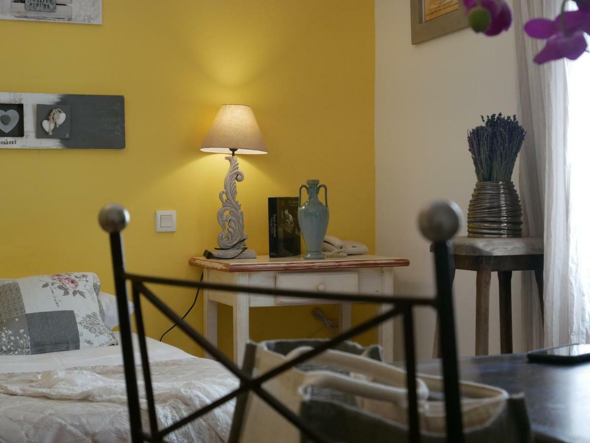Hotel Les Ambres Roussillon en Isere Esterno foto